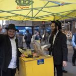 Chabad Jew returns to wrapping tefillin day after being stabbed in NYC