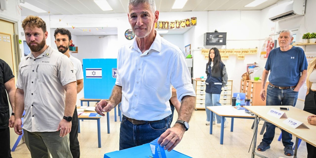 Democrats leader Golan approached by man with knife on election day