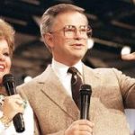 Jim Bakker, televangelist whose Christian TV empire collapsed in scandal, dies at 86