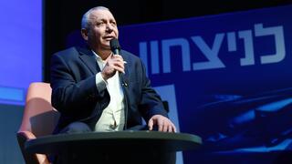Eisenkot’s plan to beat Netanyahu: Win Likud voters and sink his smaller allies