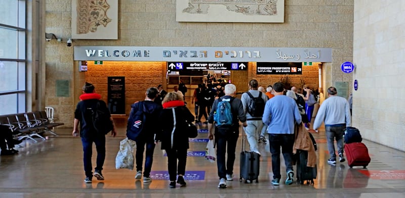Israelis flock home from abroad to vote